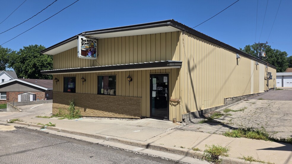 51 W Water St, Markesan, WI à vendre - Photo principale – Image 1 sur 30