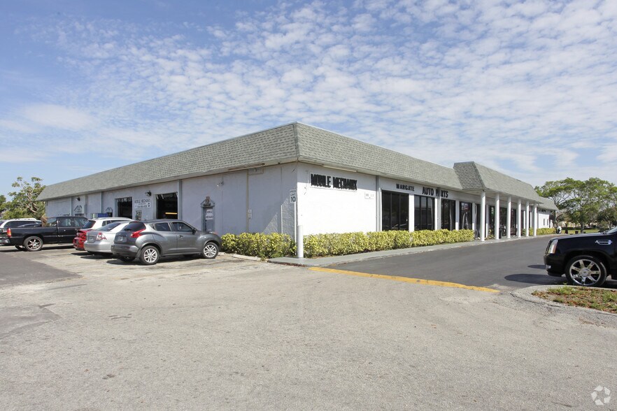 1593-1667 Banks Rd, Margate, FL à louer - Photo principale – Image 1 sur 4