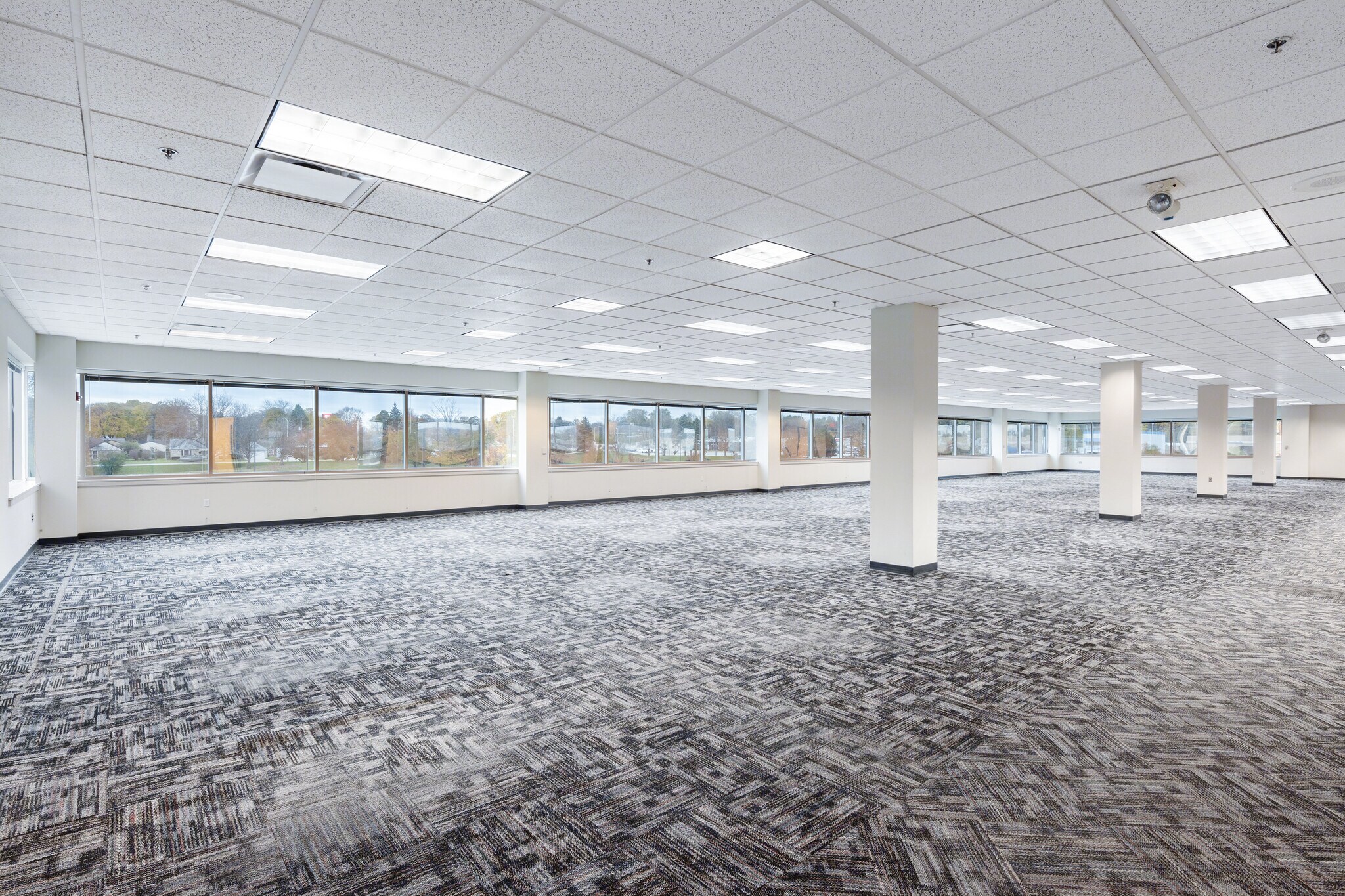 10701 W Research Dr, Wauwatosa, WI à louer Photo intérieure– Image 1 sur 2