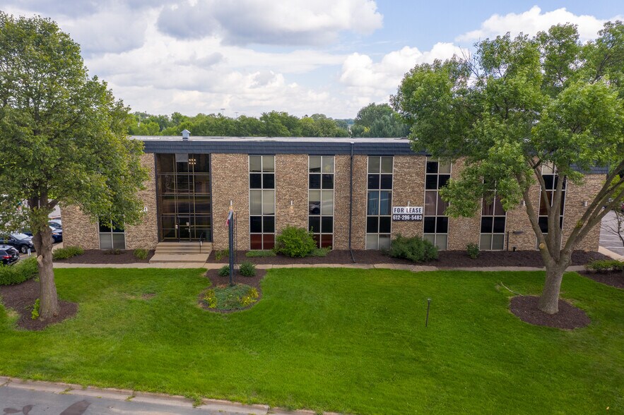 7420 Unity Ave, Brooklyn Park, MN à louer - Photo de l’immeuble – Image 3 sur 23