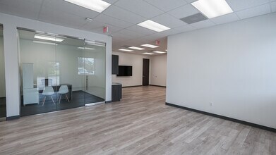 4228 Clay Business Dr, Katy, TX à louer Photo de l’immeuble– Image 1 sur 7