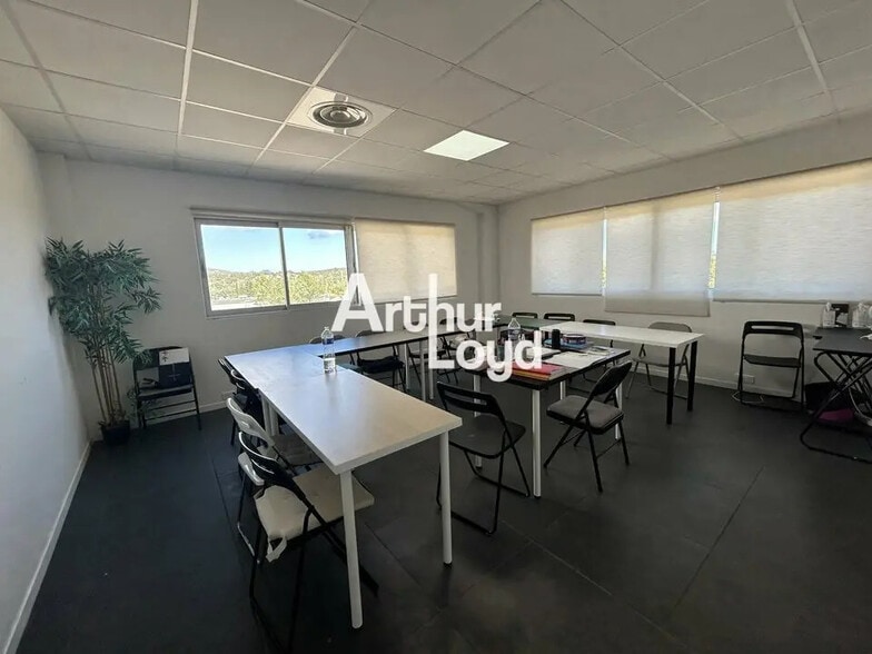 Bureau dans Fréjus à louer - Photo de l’immeuble – Image 2 sur 7