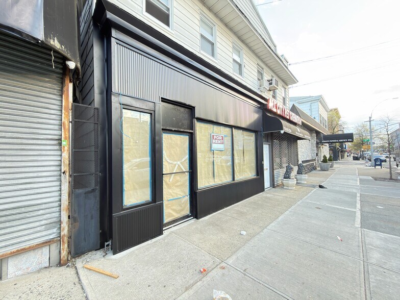 10209 101st Ave, Ozone Park, NY à louer - Photo principale – Image 1 sur 3