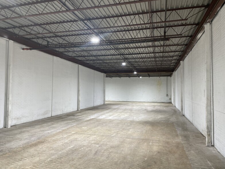 5905 Wolf Creek Pike, Dayton, OH à louer - Photo de l’immeuble – Image 3 sur 8