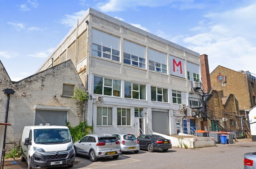Mowat Industrial Estate, Sandown Road, Watford à louer - Photo principale – Image 1 sur 1