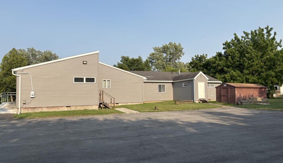 7711 Oswego Rd, Liverpool, NY à louer - Photo de l’immeuble – Image 2 sur 4