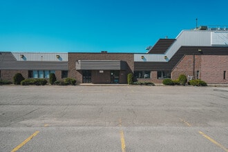 3300 Boul Industriel, Laval, QC à vendre Photo de l’immeuble– Image 2 sur 11