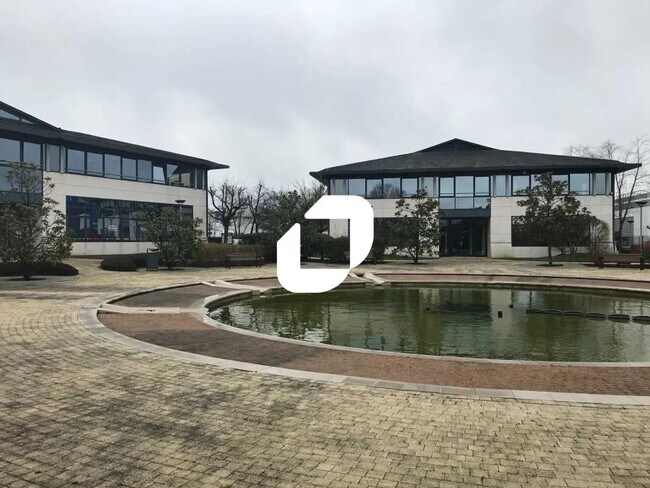 Plus de détails pour 10 Route Nationale, Trappes - Bureau, Local d'activités à louer