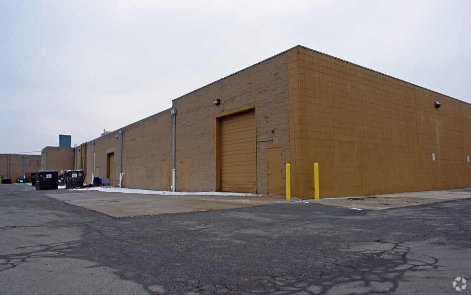 25005-25029 Van Dyke Ave, Center Line, MI à louer - Photo de l’immeuble – Image 3 sur 5