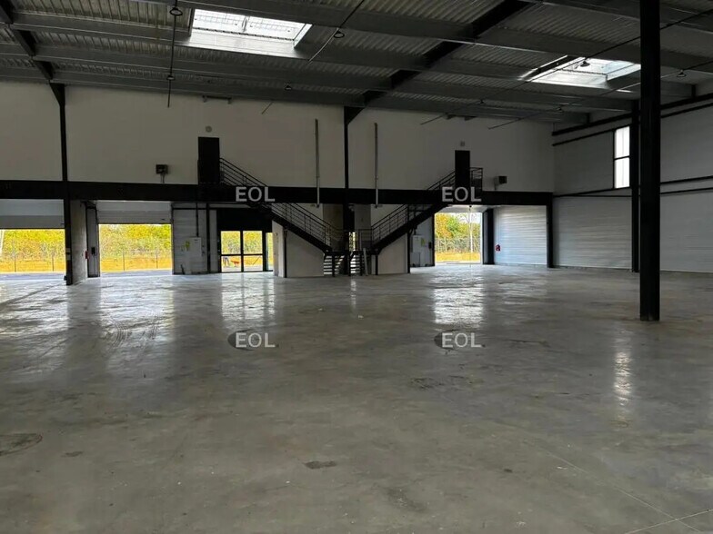 Local d’activités dans Villebon-sur-Yvette à louer - Photo de l’immeuble – Image 2 sur 5