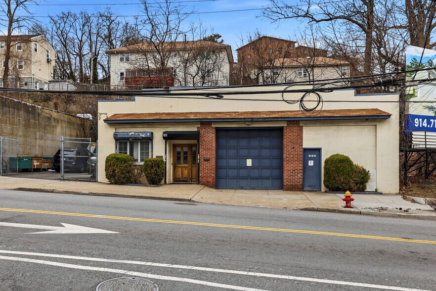 402 Mclean Ave, Yonkers, NY à vendre - Photo principale – Image 1 sur 4