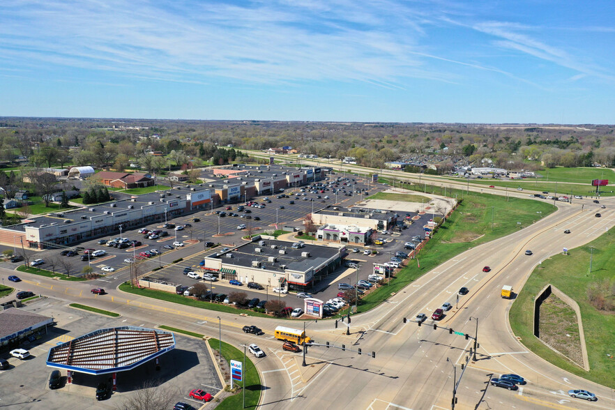 1001-1089 W Lane Rd, Machesney Park, IL à louer - Photo de l’immeuble – Image 2 sur 5
