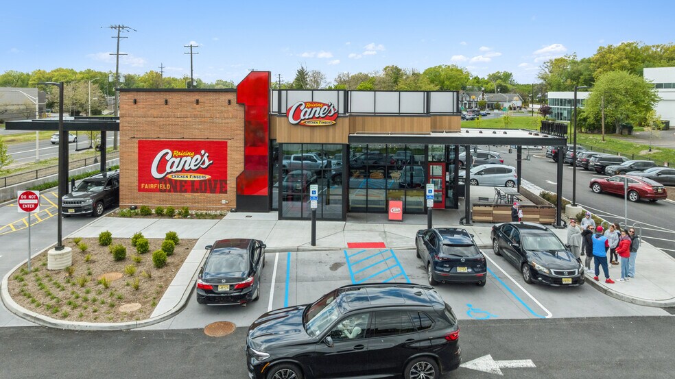 643 Us Highway 46, Fairfield, NJ à vendre - Photo de l’immeuble – Image 2 sur 5