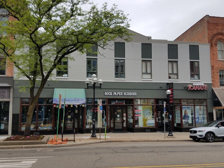 214-218 S Main St, Ann Arbor, MI à louer - Photo de l’immeuble – Image 2 sur 10