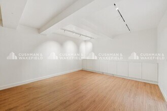 32 Rue De La Bienfaisance, Paris à louer Photo intérieure– Image 1 sur 11