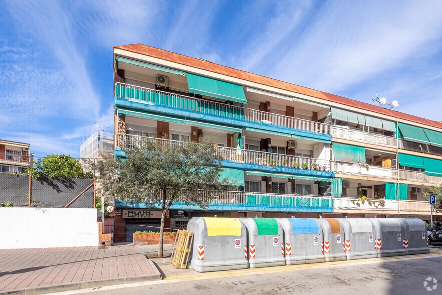 Carrer del General Palafox, 9-11, Castelldefels, Barcelona à louer - Photo de l’immeuble – Image 3 sur 4