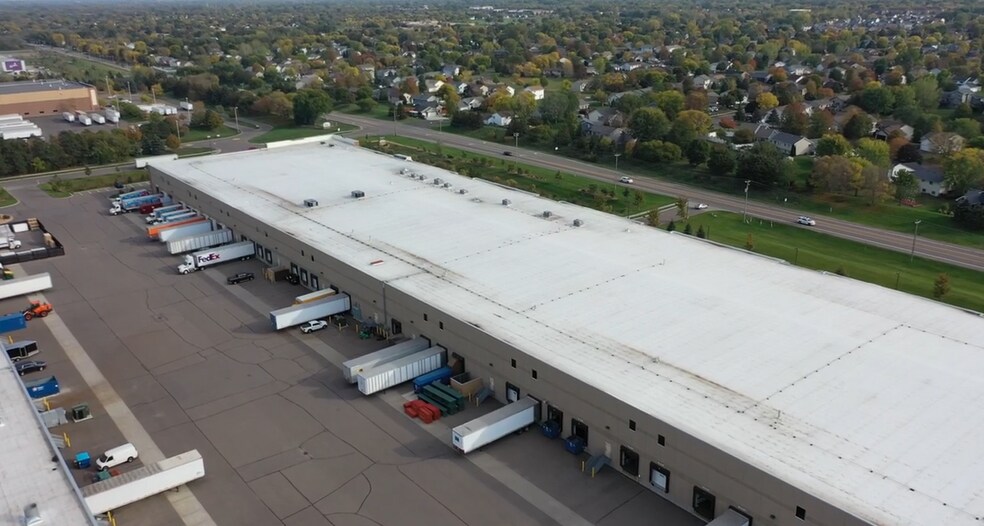 7200 93rd Ave N, Brooklyn Park, MN à louer - Vidéo sur l’annonce professionnelle – Image 2 sur 12