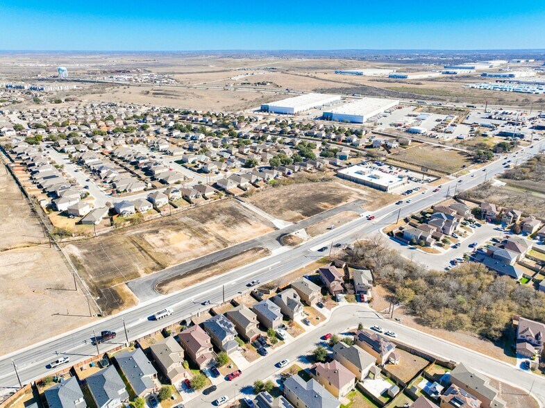 IH-10 E & N Foster Rd, San Antonio, TX à vendre - Photo principale – Image 2 sur 36