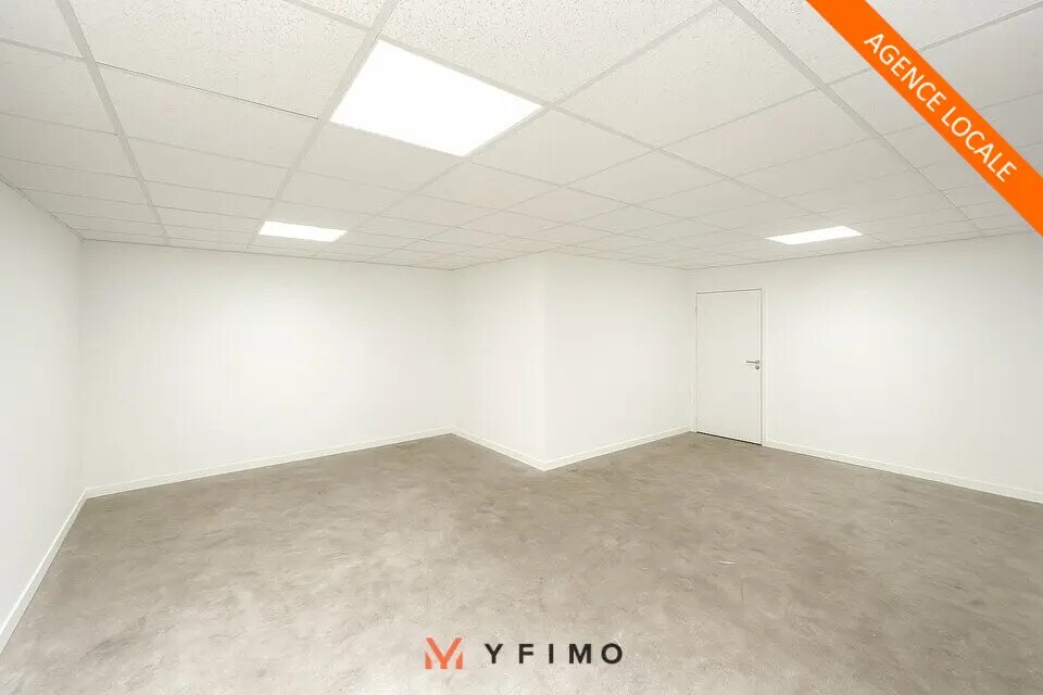 Local d'activités dans Épône à vendre Photo de l’immeuble– Image 1 sur 9