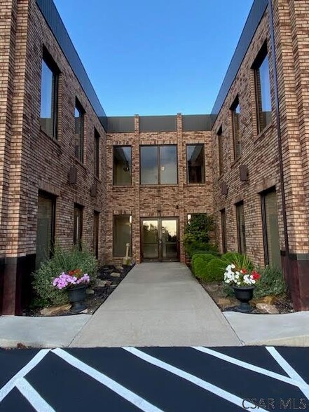1407 Eisenhower Blvd, Johnstown, PA à louer - Photo de l’immeuble – Image 2 sur 43
