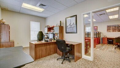 37 S Main St, Windsor, NJ à louer Photo intérieure– Image 2 sur 32