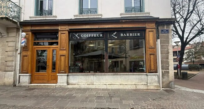 Plus de détails pour Local commercial à louer