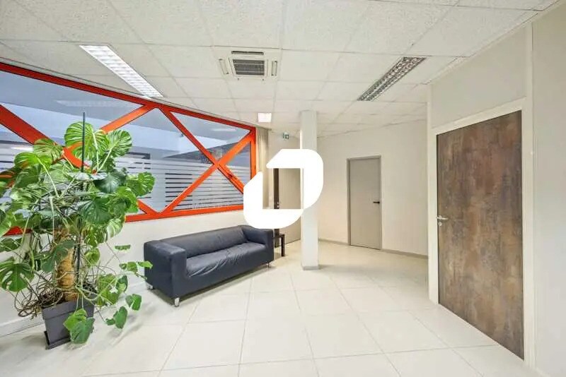 Bureau dans Les Essarts-le-Roi à louer - Photo intérieure – Image 2 sur 8