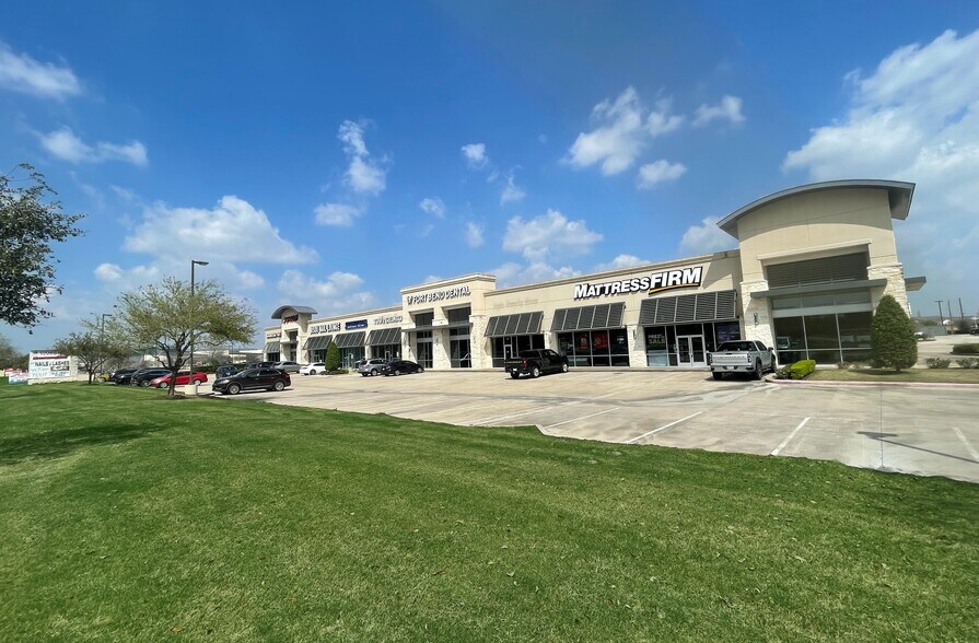 7417 W Grand Pky S, Richmond, TX à louer - Photo de l’immeuble – Image 2 sur 11