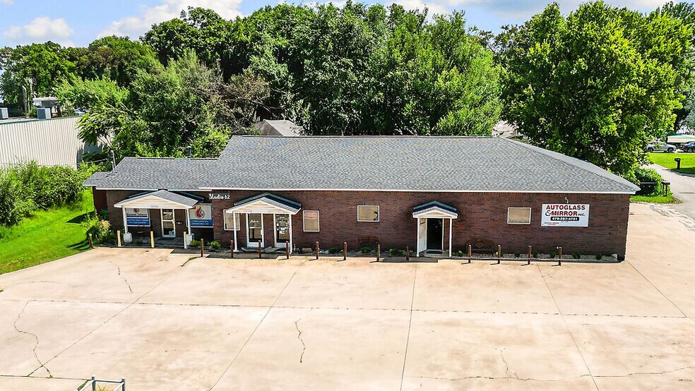 65 W Main St, Farmington, AR à vendre - Photo de l’immeuble – Image 1 sur 64