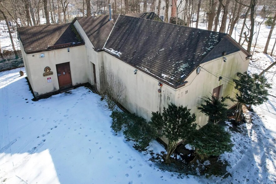 33 Church Rd, Airmont, NY à vendre - Photo principale – Image 1 sur 1