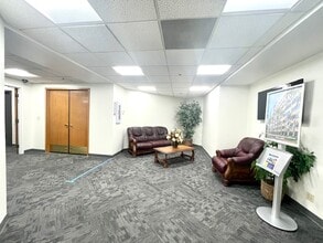 1425 W Foothill Blvd, Upland, CA à louer Photo intérieure– Image 2 sur 7