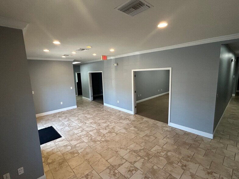 565 S Hercules Ave, Clearwater, FL à louer - Photo de l’immeuble – Image 2 sur 12