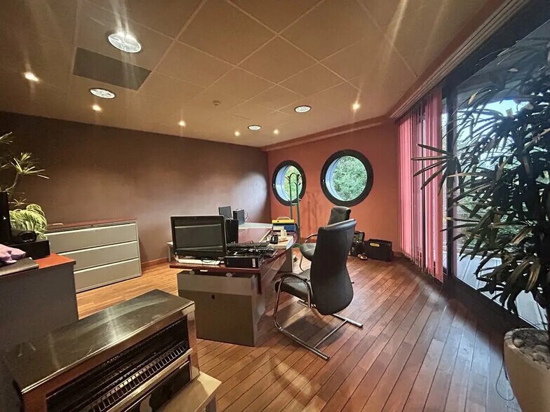 Bureau dans Chalon-sur-Saône à louer - Photo de l’immeuble – Image 2 sur 4