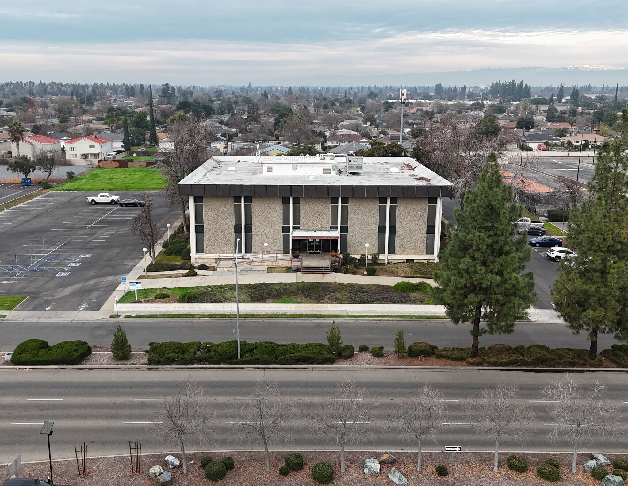 678-680 E Shaw Ave, Fresno, CA à vendre Photo principale– Image 1 sur 6
