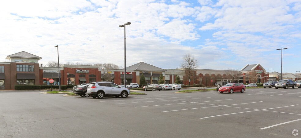 9601-9651 Brookdale Dr, Charlotte, NC à louer - Photo de l’immeuble – Image 2 sur 7