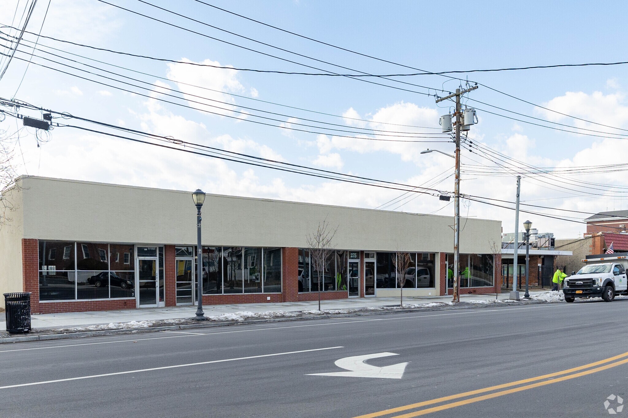 271-279 S Wellwood Ave, Lindenhurst, NY à louer Photo de l’immeuble– Image 1 sur 2