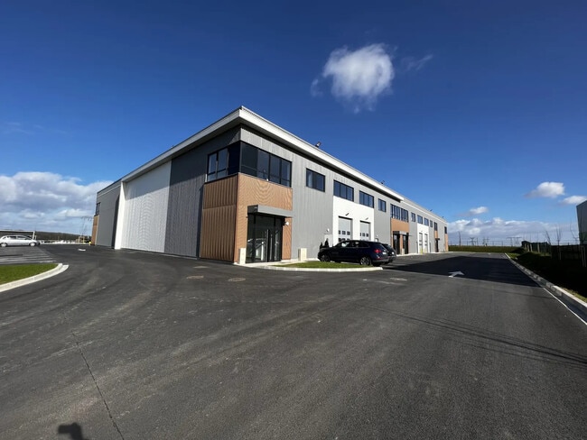 Plus de détails pour Local d’activités à vendre