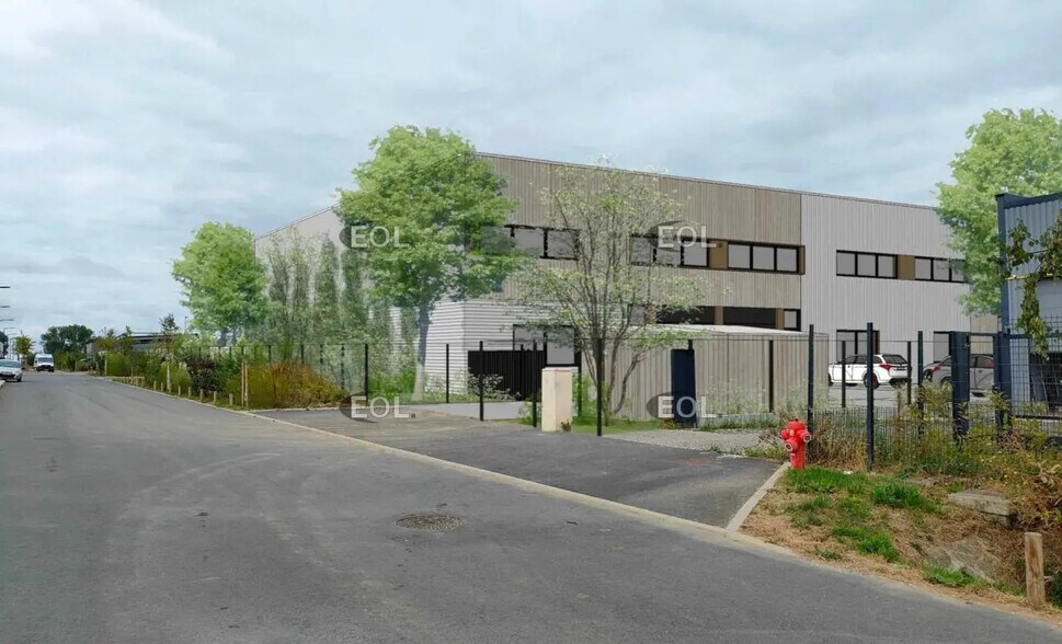 Local d’activités dans Viarmes à louer - Photo de l’immeuble – Image 3 sur 5