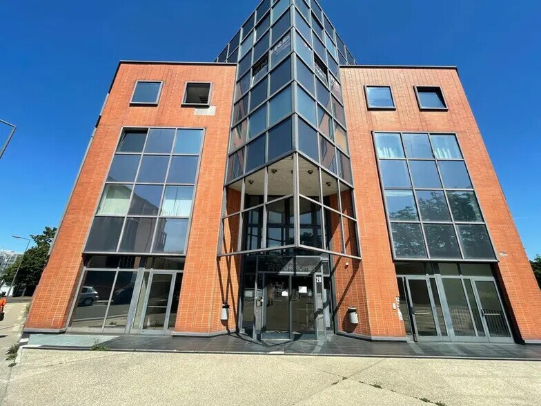 Bureau dans Cergy à louer - Photo de l’immeuble – Image 1 sur 9