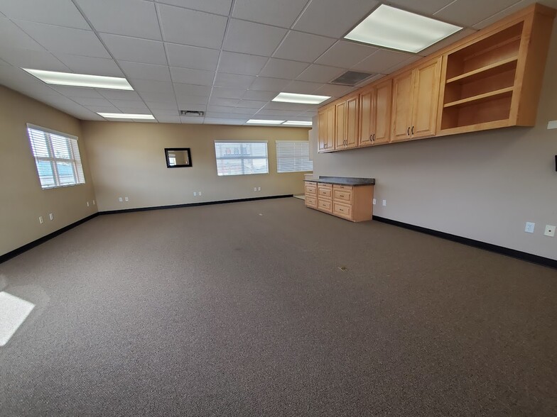83 Continental Dr, Reno, NV à louer - Photo de l’immeuble – Image 3 sur 7