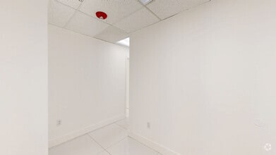 540 NW 165th St, Miami, FL à louer Numérisation 3D Matterport– Image 1 sur 5