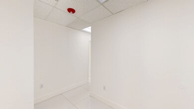 540 NW 165th St, Miami, FL à louer Numérisation 3D Matterport– Image 1 sur 5