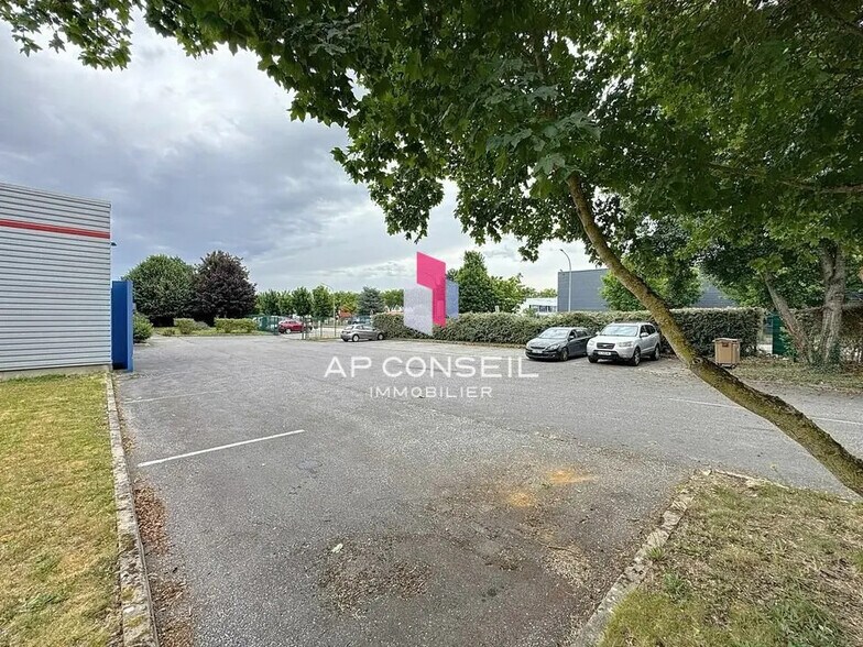 Bureau dans Houdan à louer - Photo de l’immeuble – Image 3 sur 9