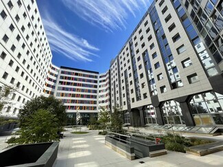 Plus de détails pour 24 Boulevard De Pesaro, Nanterre - Bureau, Local d'activités à louer