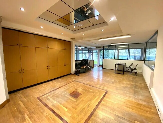 Plus de détails pour Local commercial à vendre