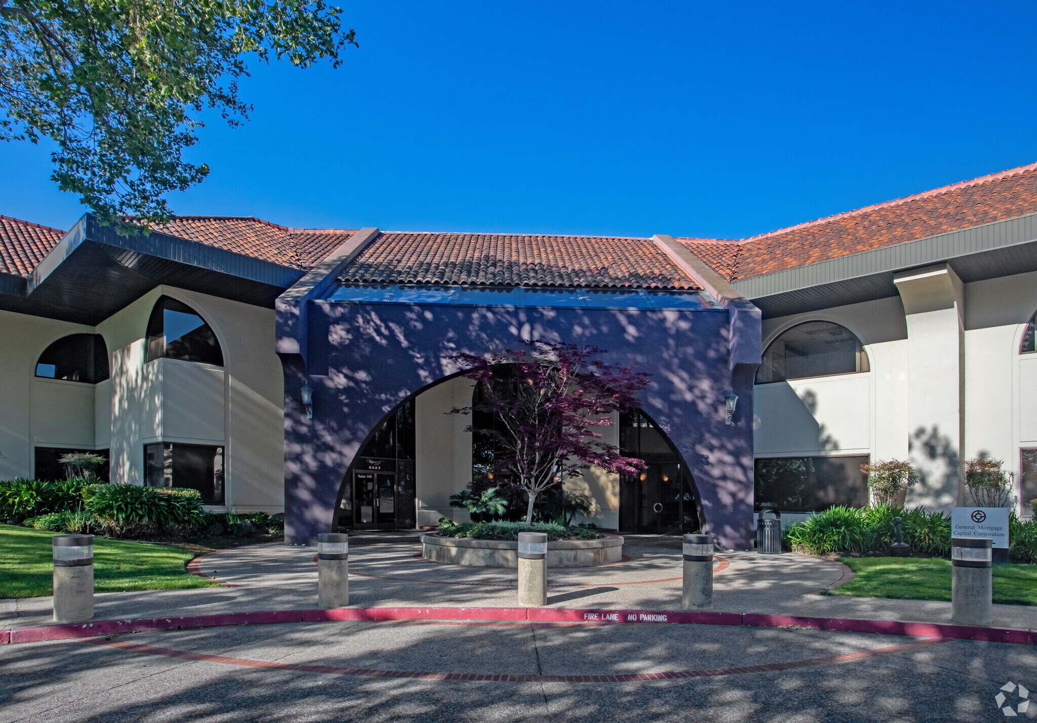 1601 S De Anza Blvd, Cupertino, CA à louer Photo de l’immeuble– Image 1 sur 4