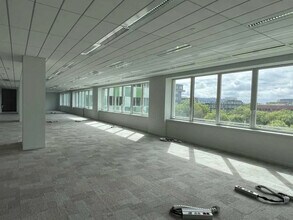 15 Avenue Du Centre, Guyancourt à louer Photo intérieure– Image 2 sur 4