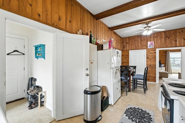 575 Myrtle St, Half Moon Bay, CA à vendre - Photo intérieure – Image 2 sur 60