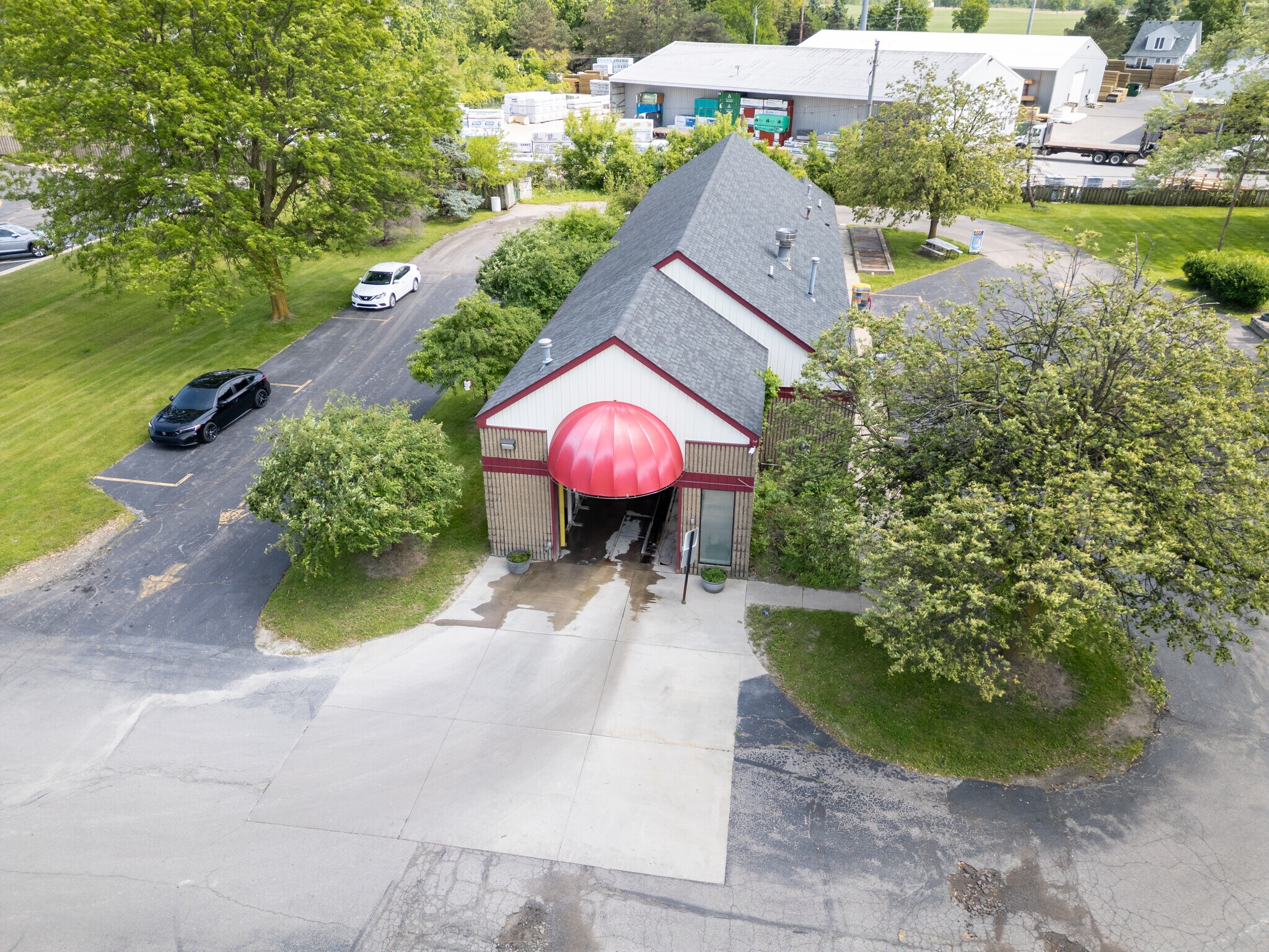 660 E Michigan Ave, Saline, MI à vendre Photo de l’immeuble– Image 1 sur 7