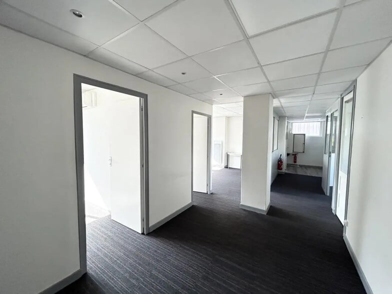 53 Rue De Saint-Cyr, Lyon à louer - Photo de l’immeuble – Image 2 sur 9